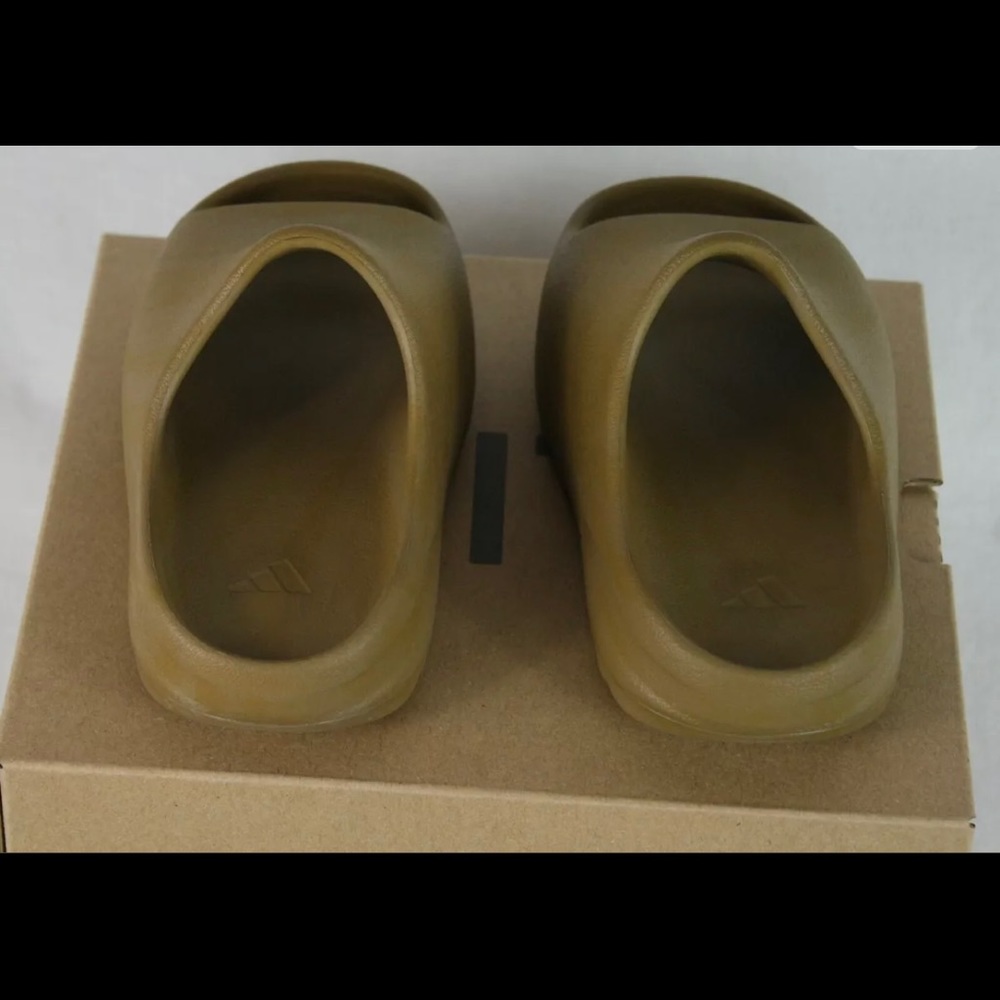 Kids Adidas YEEZY Slides Ochre Size 11K - Picture 3 of 4